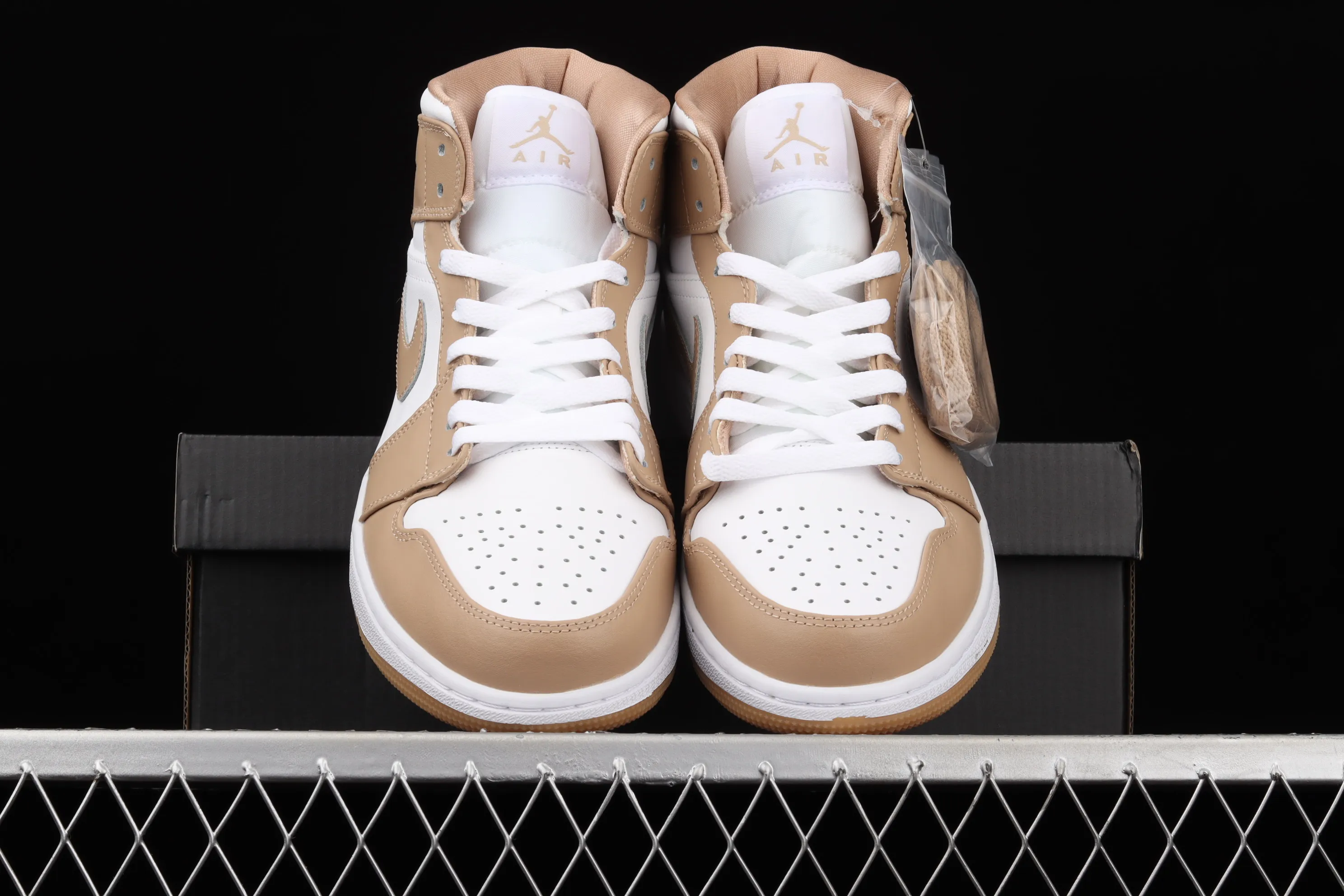 All categories Air Jordan Jordan series basketball shoes Air Jordan 1 Mid Air Jordan 1 Mid AJ1 Joe 1 Ephedra Mid-top cultural basketball shoes 554724-271